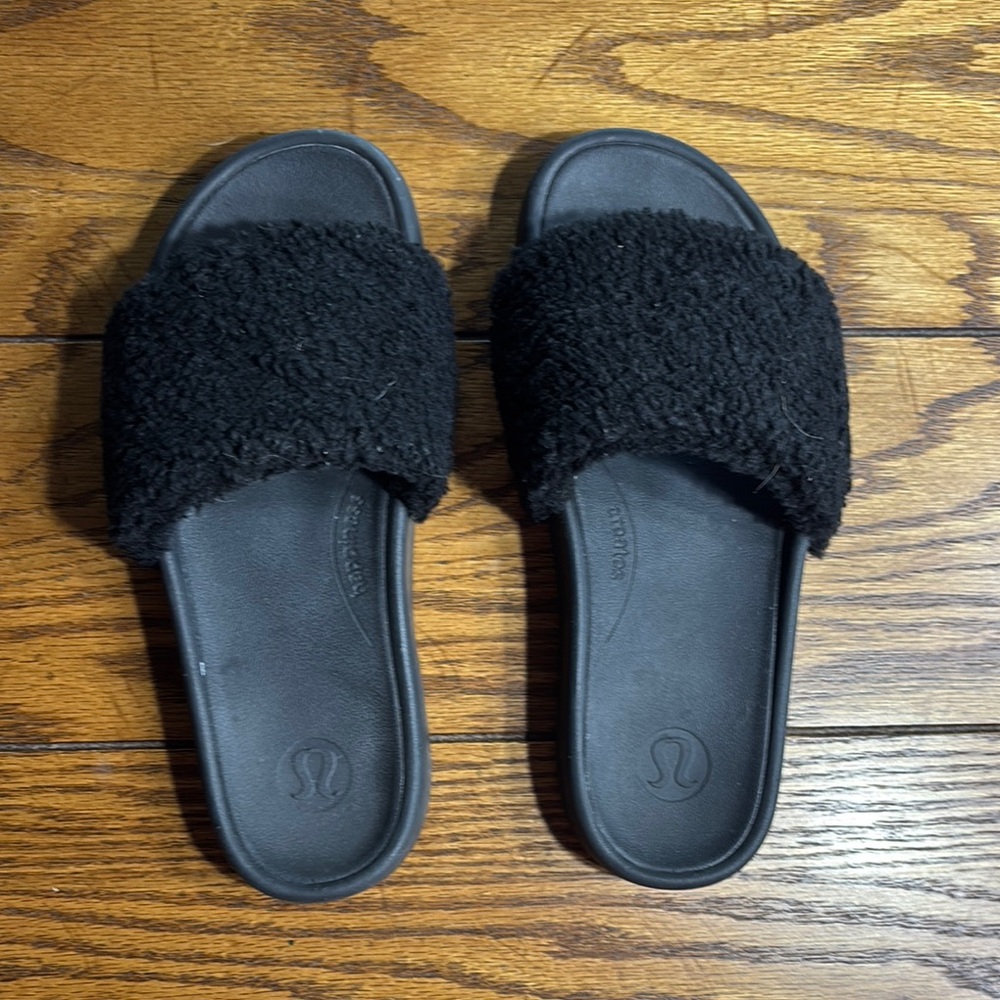lululemon athletica black fuzzy slides